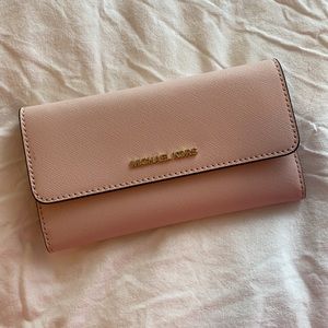 New never used - Michael Kors light pink wallet